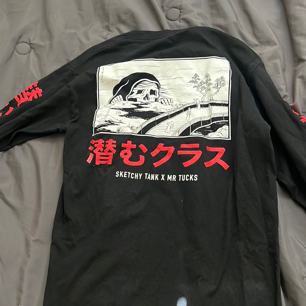 Long sleeve Lurking Class
